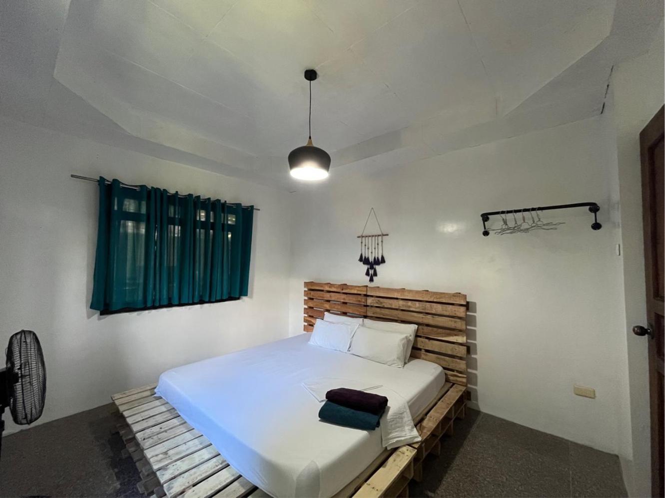 Uncharted Hostel Пуэрто-Галера Экстерьер фото