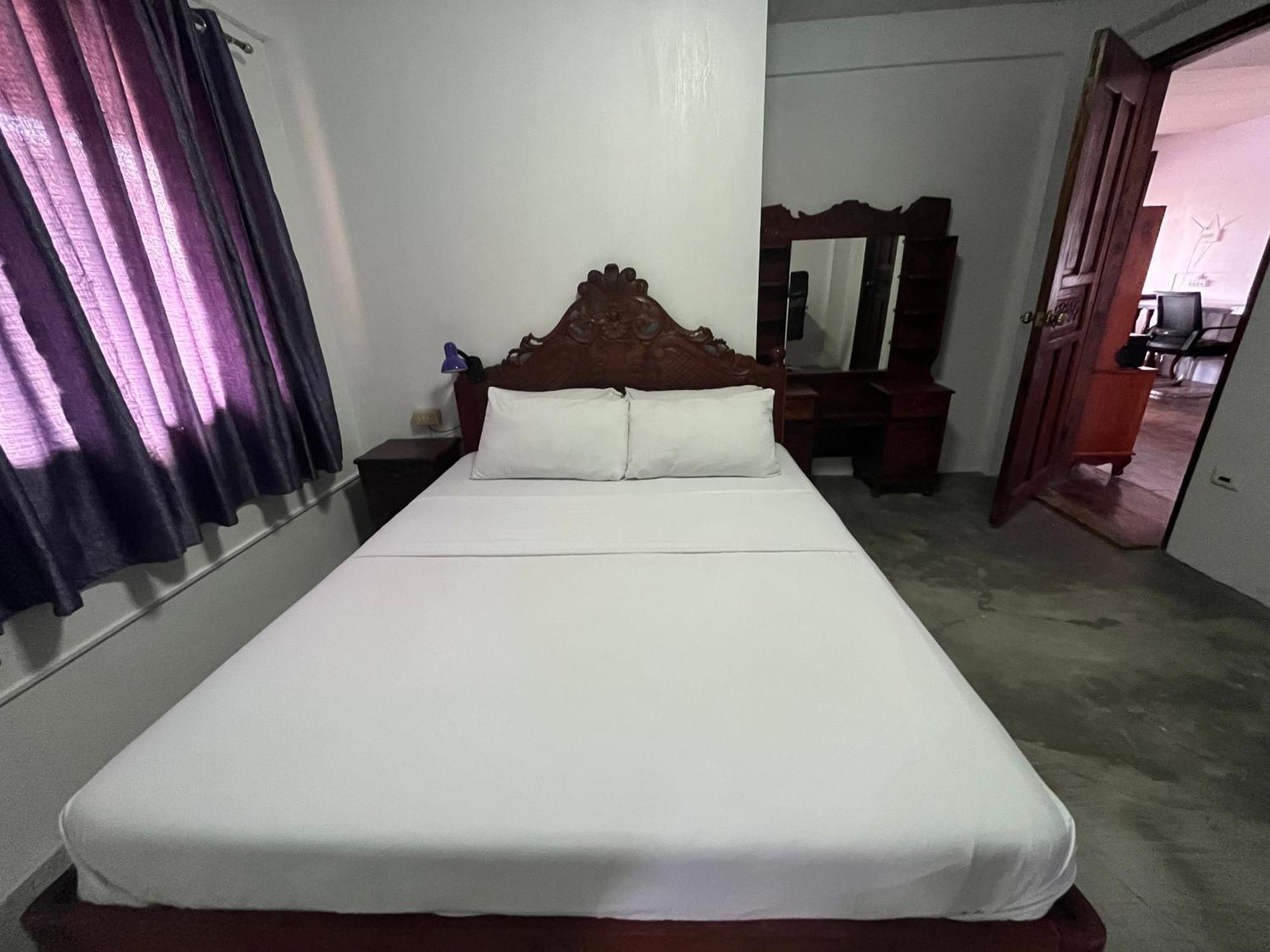 Uncharted Hostel Пуэрто-Галера Экстерьер фото
